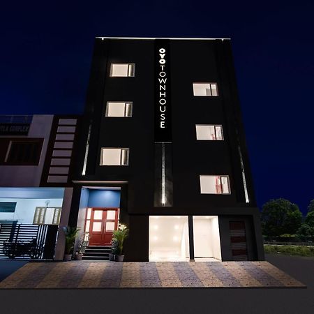 מלון Bijnaur Townhouse The Awadh Airport Near Chaudhary Charan Singh International Airport מראה חיצוני תמונה