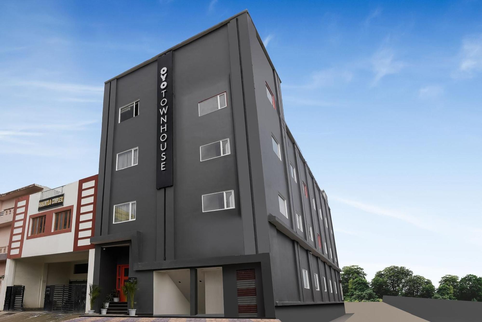 מלון Bijnaur Townhouse The Awadh Airport Near Chaudhary Charan Singh International Airport מראה חיצוני תמונה